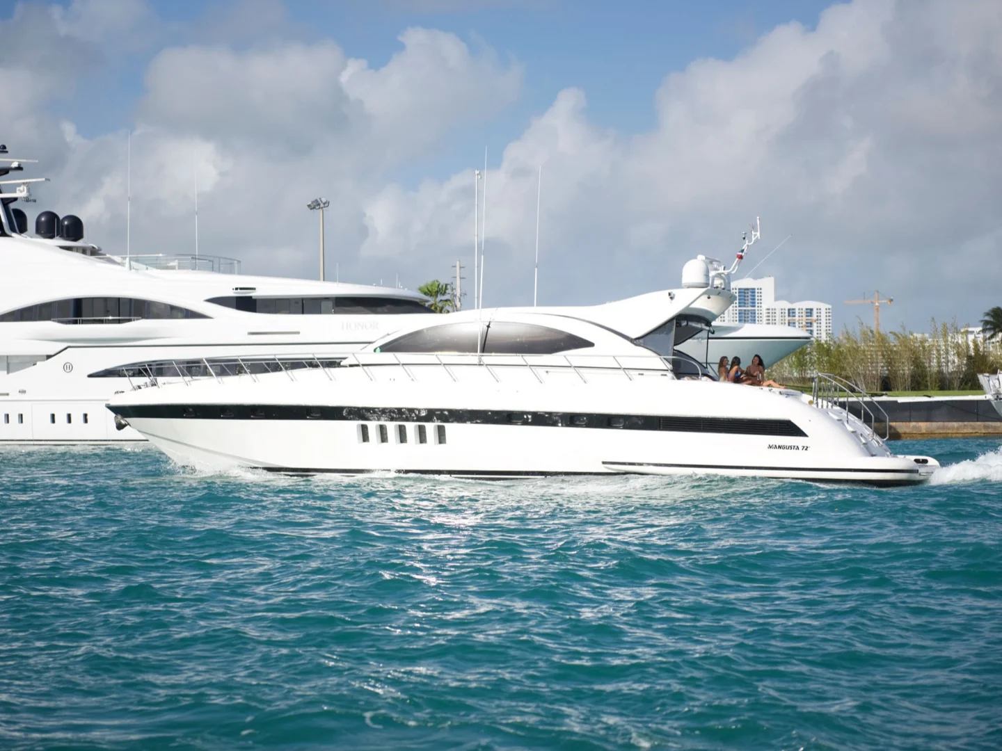 YCM72 | Mangusta 72 - Photo 9