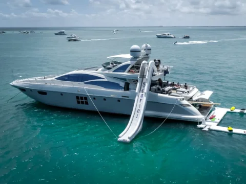 Yacht Scarlet 103s azimut luxury yacht charter miami