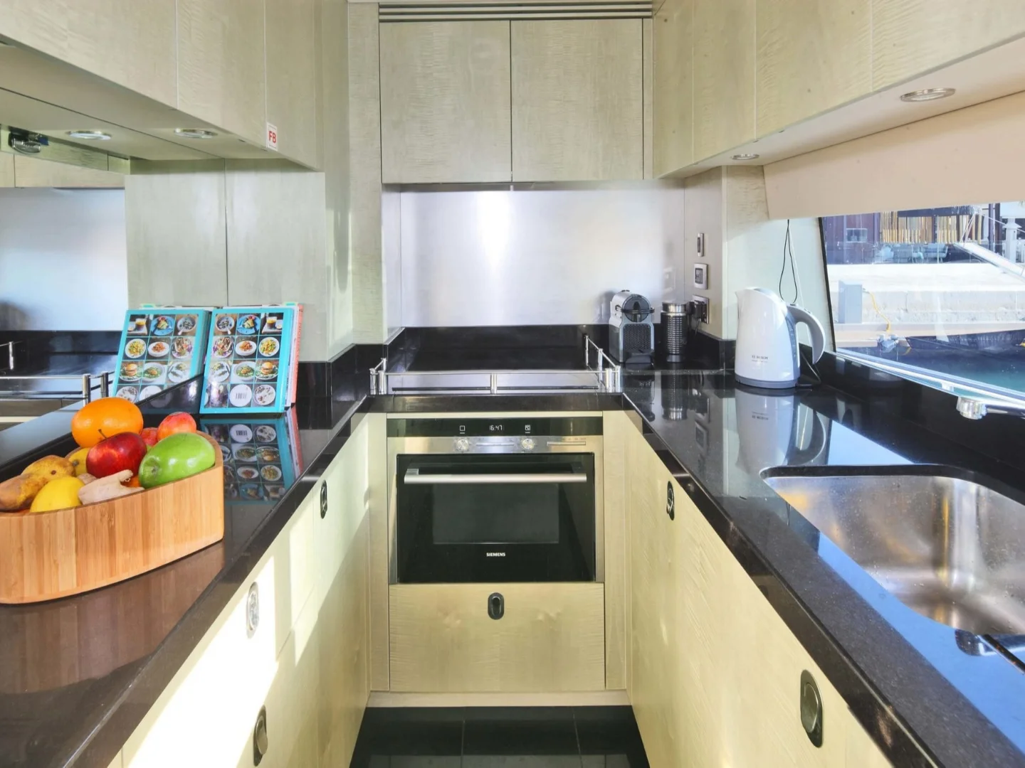 RAOUL W | Sunseeker 75 - Photo 13