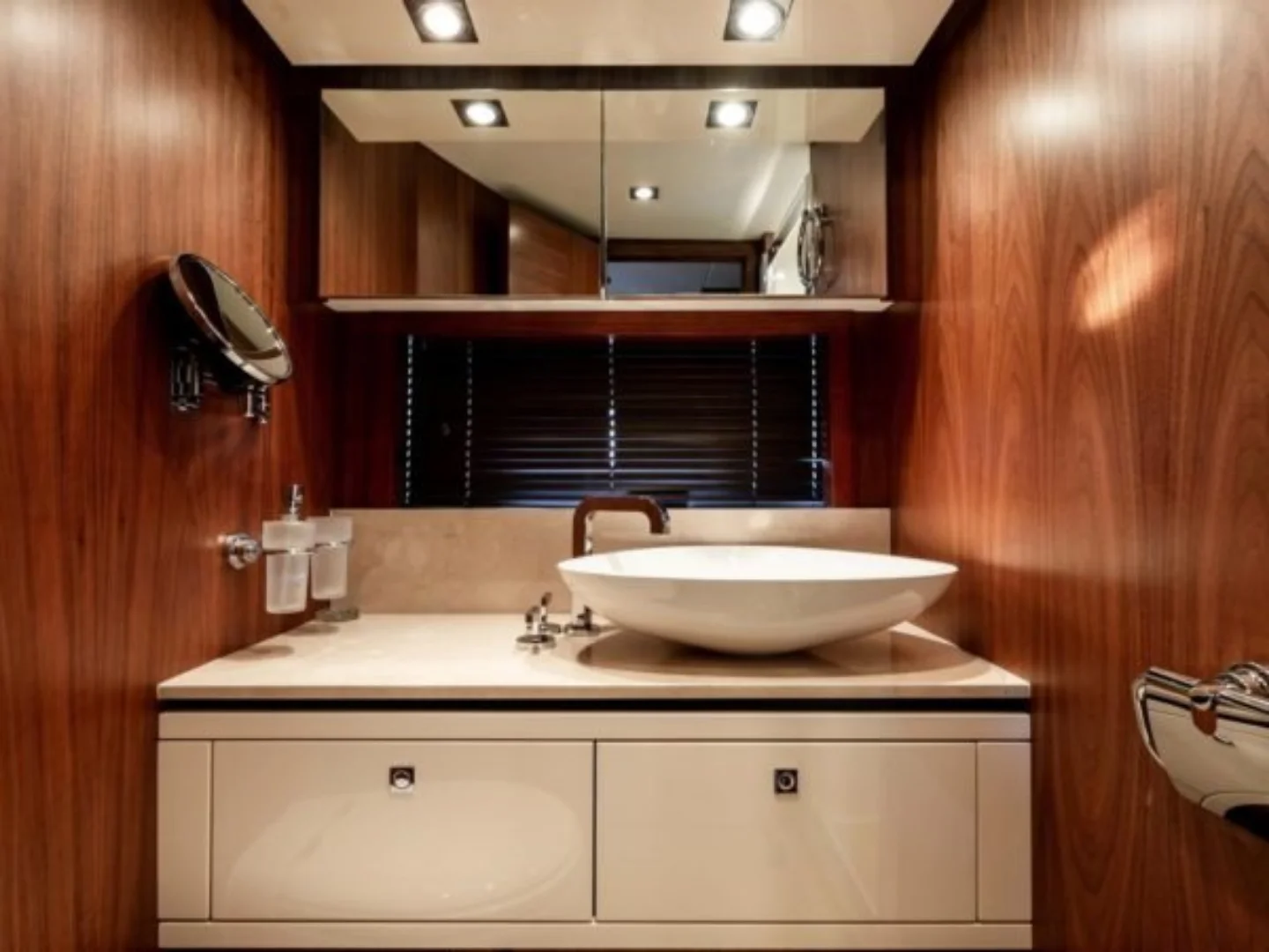 ARIYAS | Sunseeker Predator 84 - Photo 20