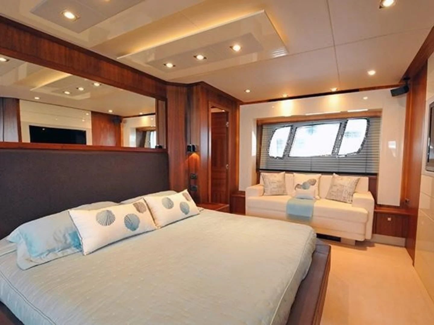 ARIYAS | Sunseeker Predator 84 - Photo 17