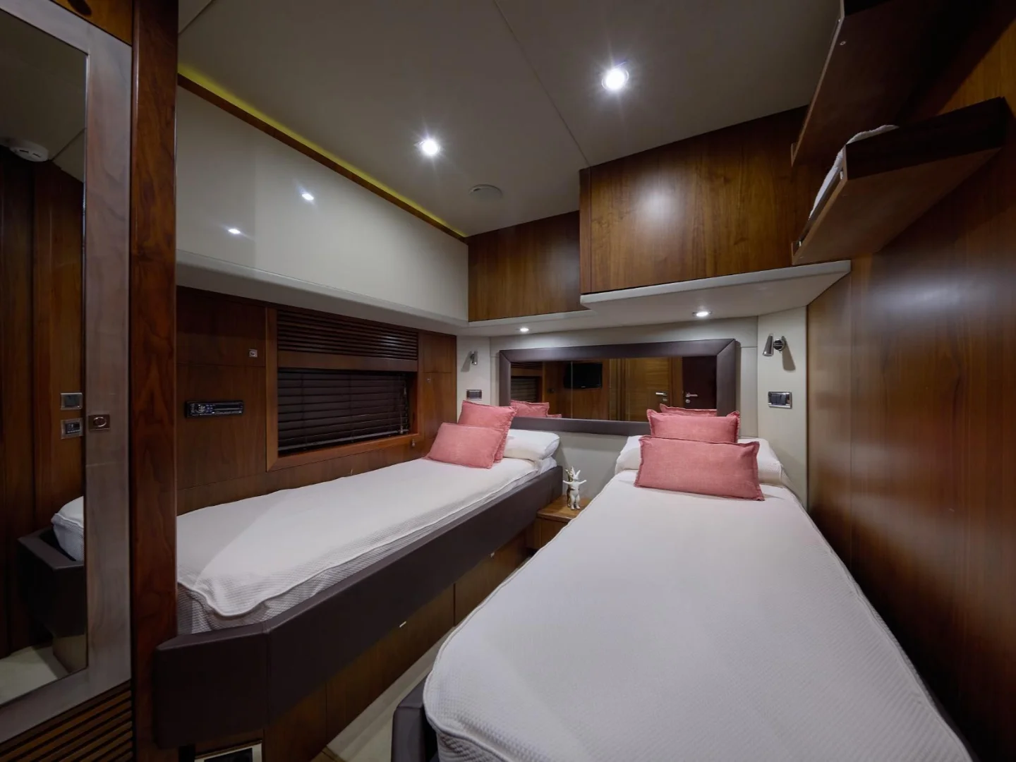 ARIYAS | Sunseeker Predator 84 - Photo 19