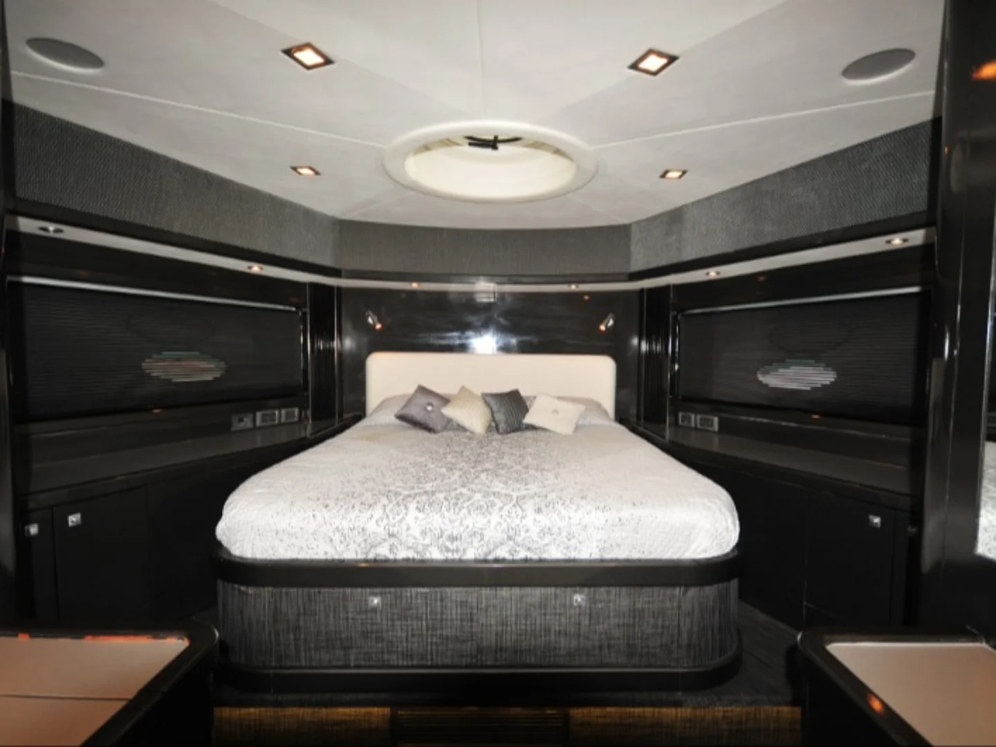 GEORGIA | Sunseeker Predator 82 - Photo 12