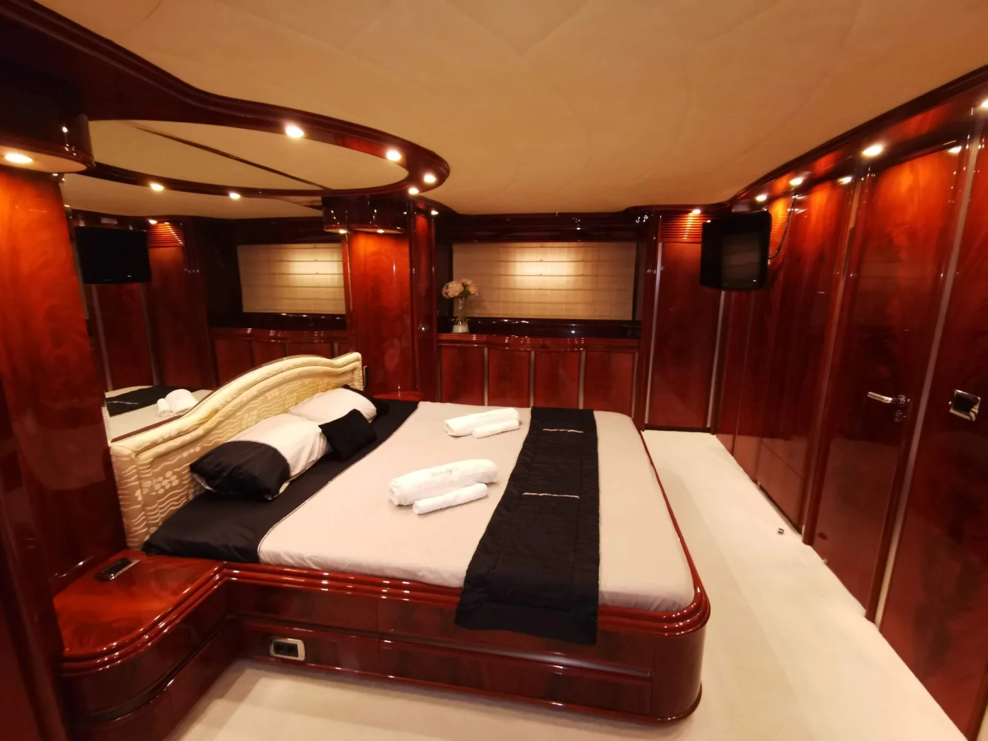 Amazing Astondoa 82 GLX - Photo 15