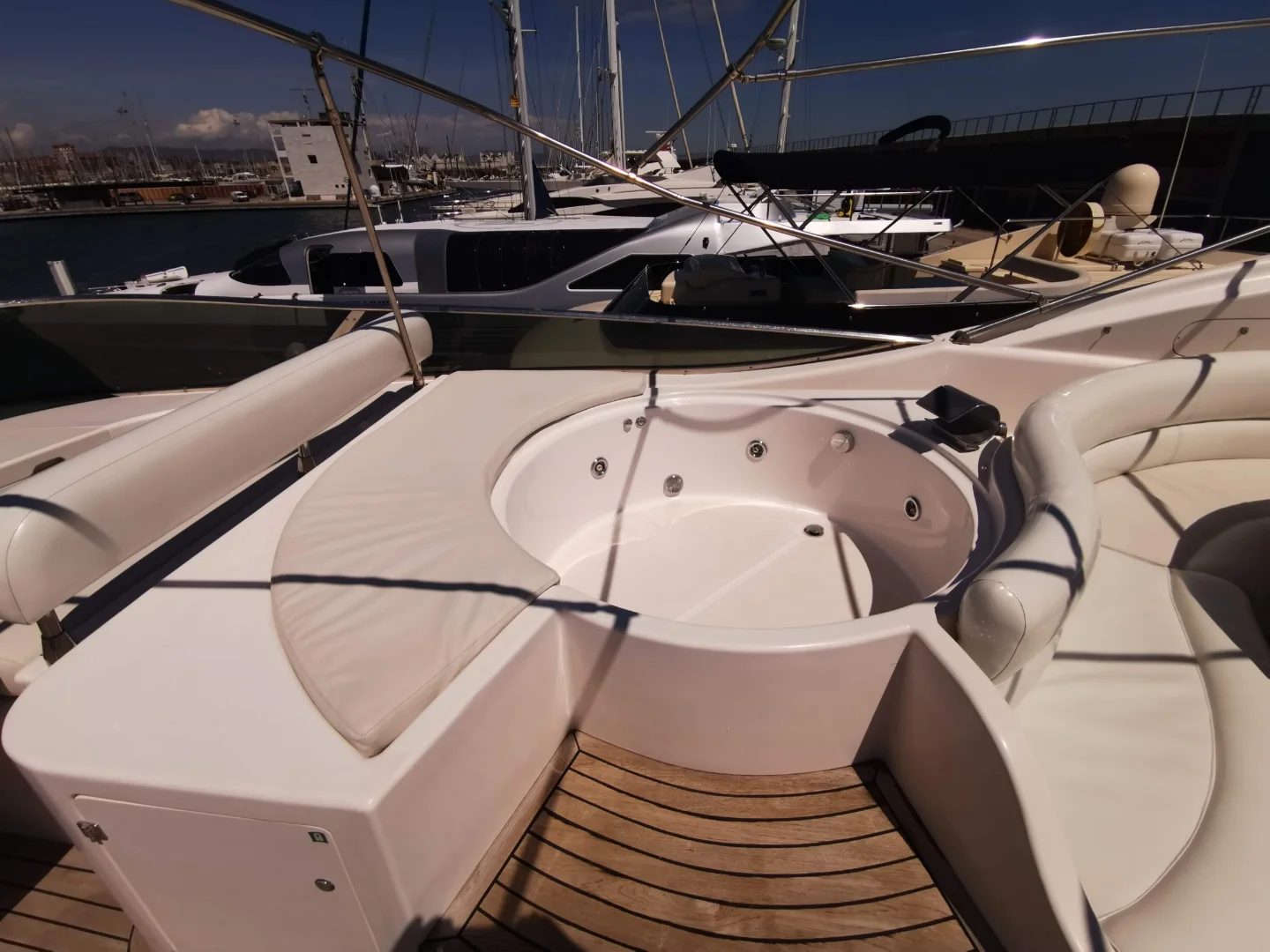 Amazing Astondoa 82 GLX - Photo 10