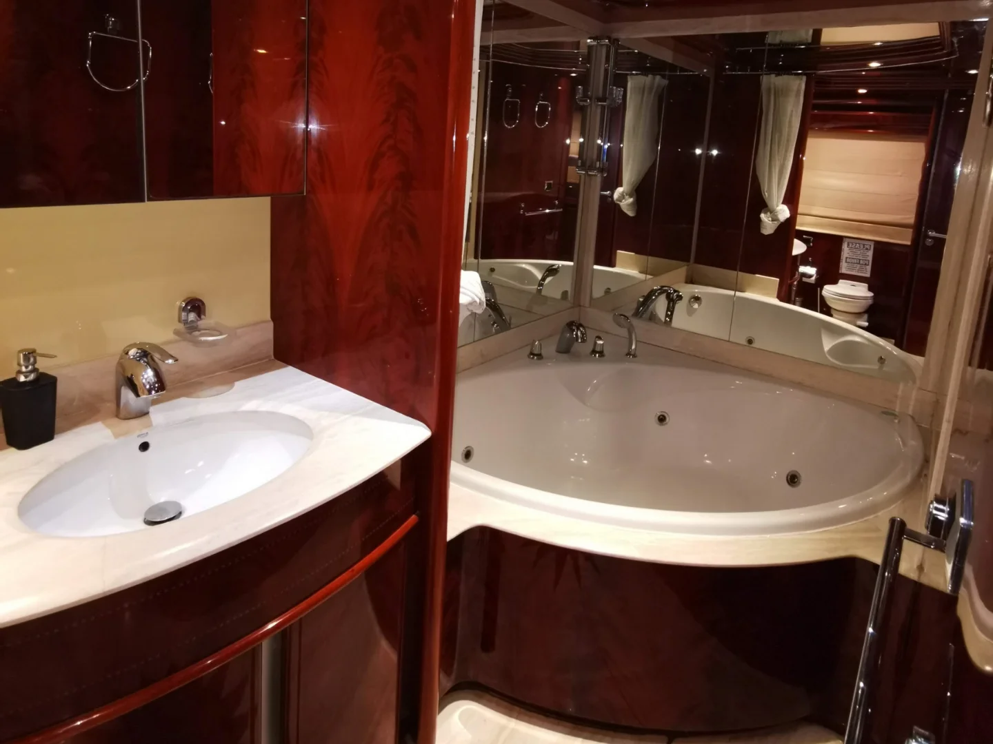 Amazing Astondoa 82 GLX - Photo 16