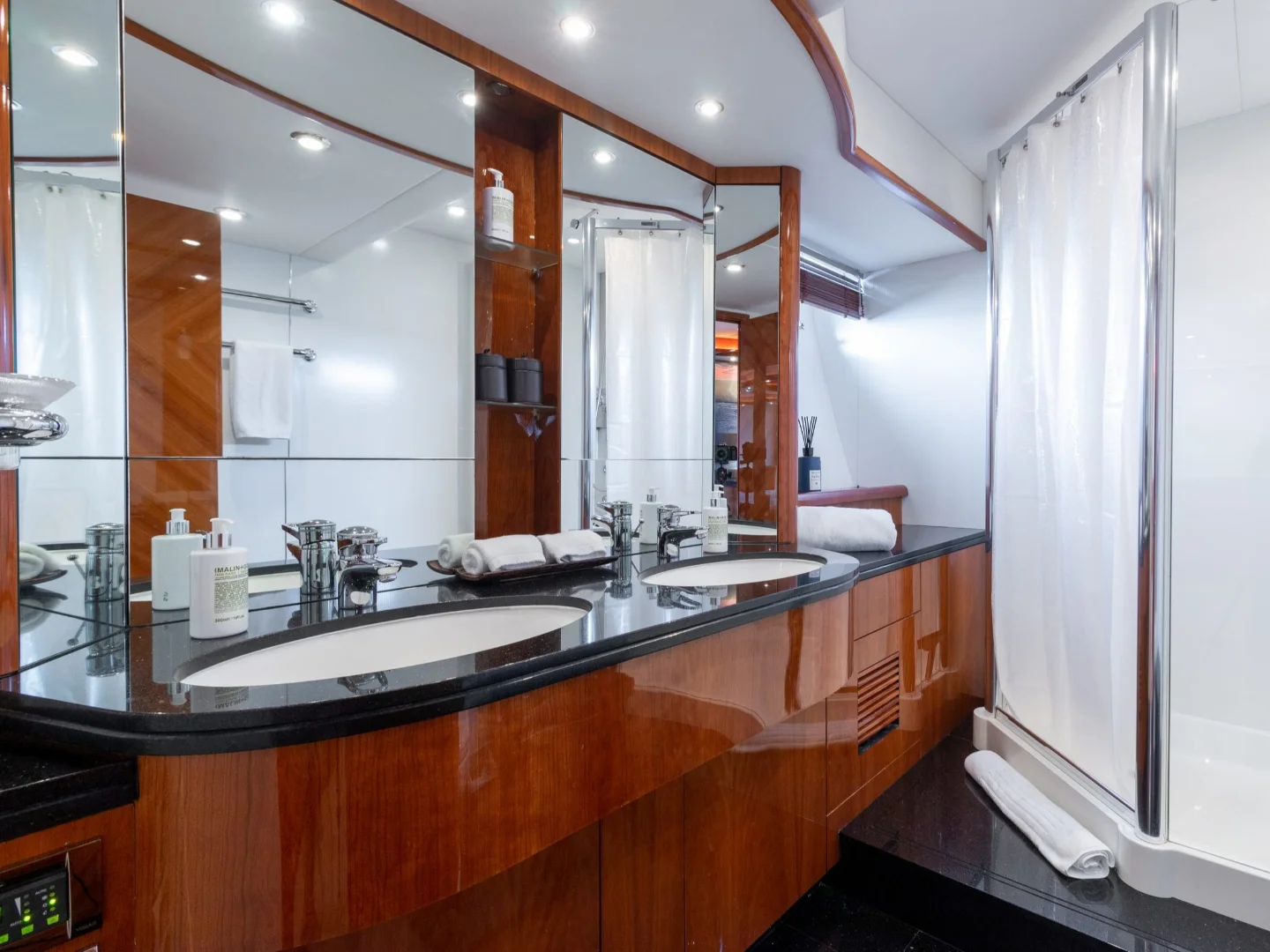 ACQUA ALBERTI | Sunseeker 82 - Photo 16