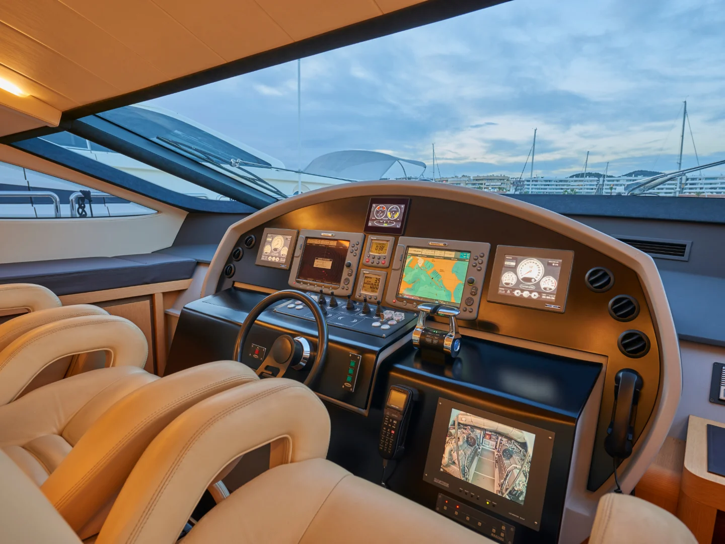 DANZAS | Pershing 90 - Photo 22
