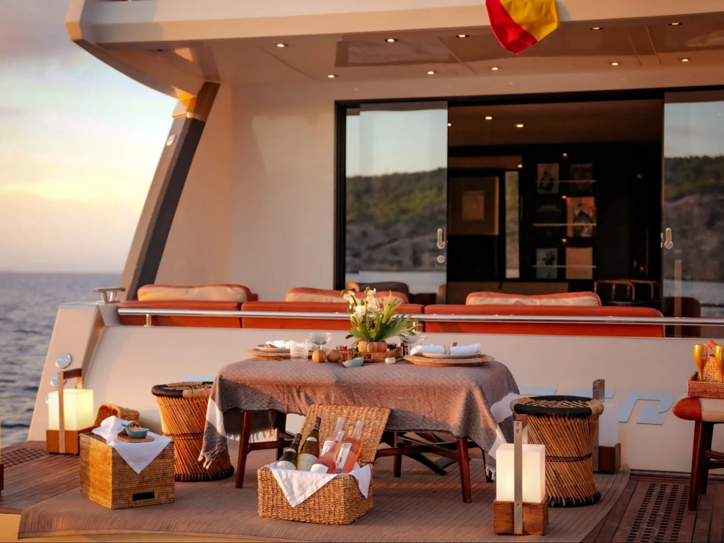 GOLDFINGER  FLOATING PENTHOUSE 64ft HOUSE OF HÜTTER - Photo 37