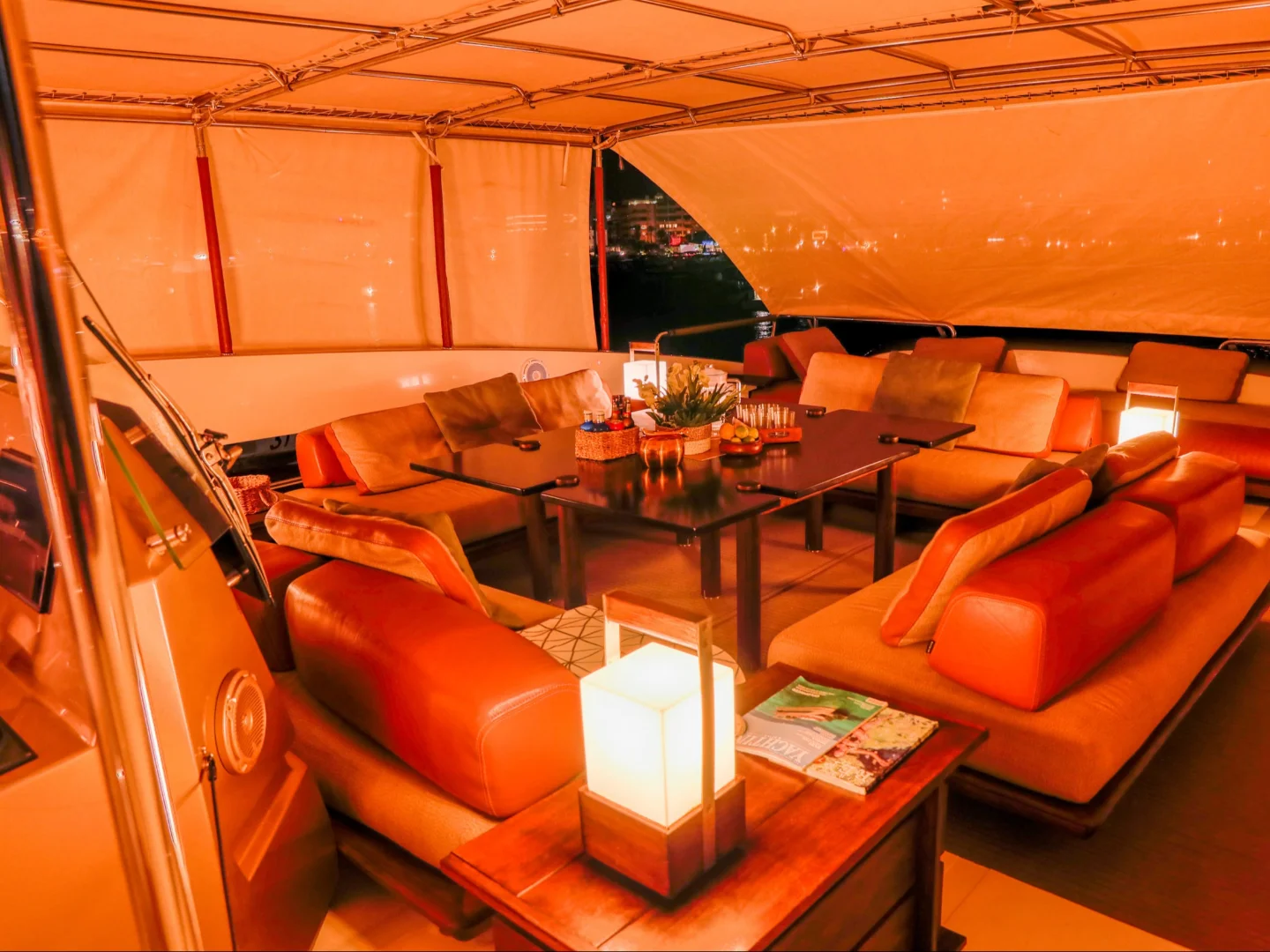 GOLDFINGER  FLOATING PENTHOUSE 64ft HOUSE OF HÜTTER - Photo 39