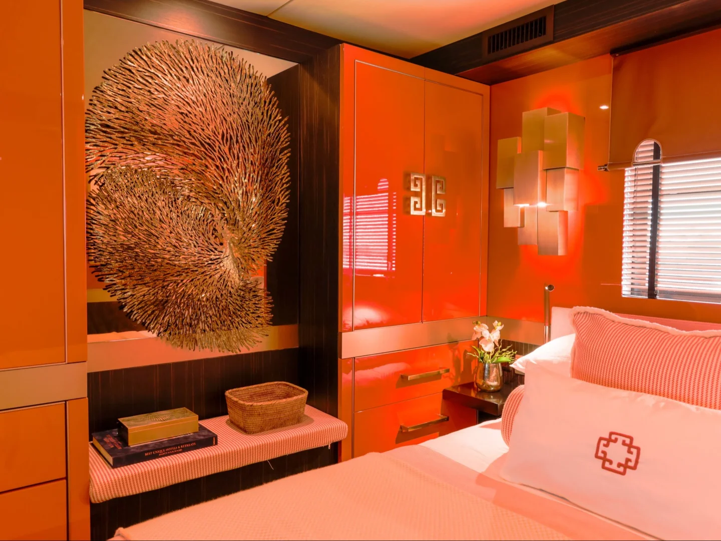 GOLDFINGER  FLOATING PENTHOUSE 64ft HOUSE OF HÜTTER - Photo 26