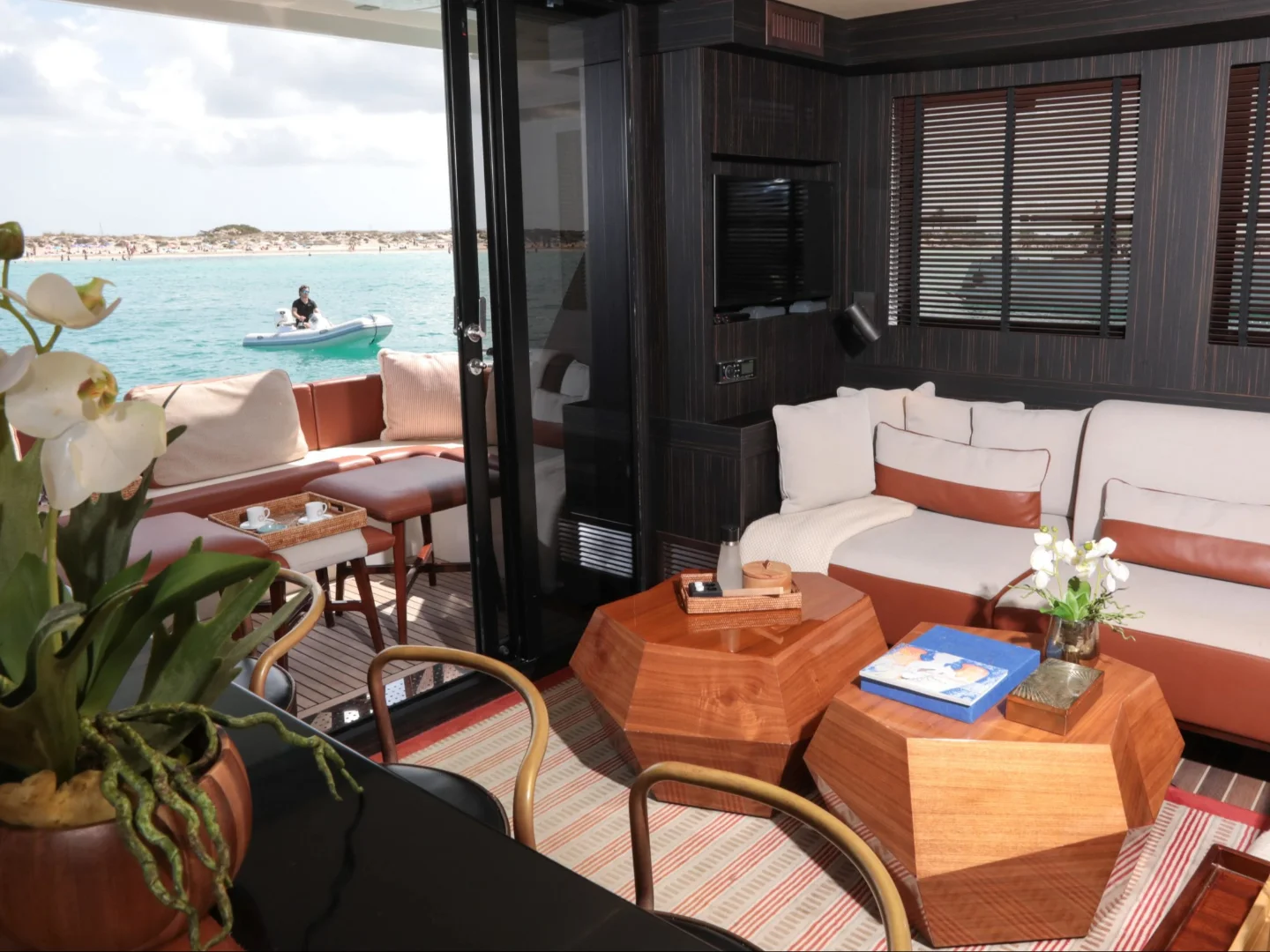 GOLDFINGER  FLOATING PENTHOUSE 64ft HOUSE OF HÜTTER - Photo 20