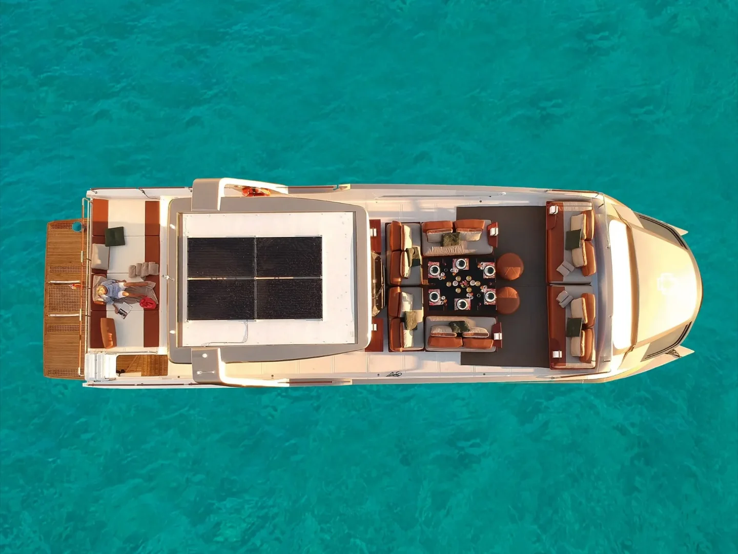 GOLDFINGER  FLOATING PENTHOUSE 64ft HOUSE OF HÜTTER - Photo 2