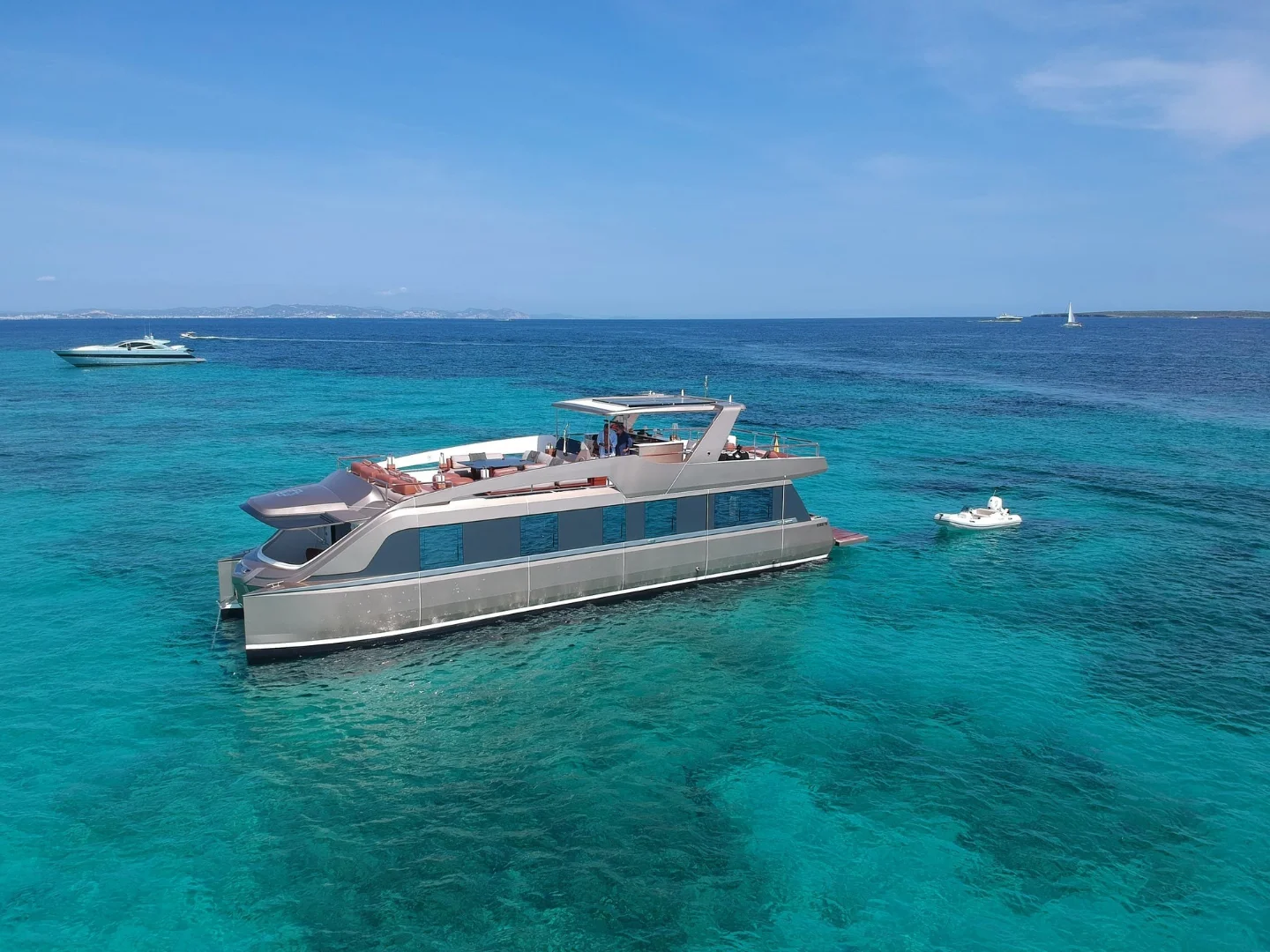 GOLDFINGER  FLOATING PENTHOUSE 64ft HOUSE OF HÜTTER - Photo 3