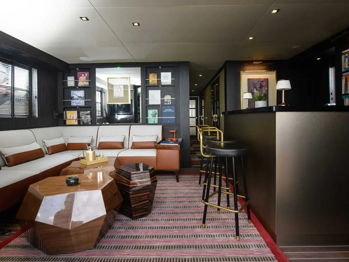 GOLDFINGER  FLOATING PENTHOUSE 64ft HOUSE OF HÜTTER - Photo 12