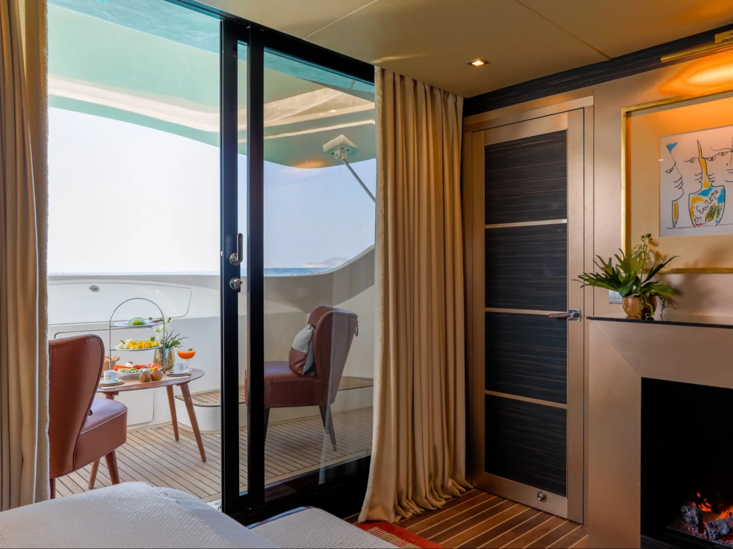 GOLDFINGER  FLOATING PENTHOUSE 64ft HOUSE OF HÜTTER - Photo 18
