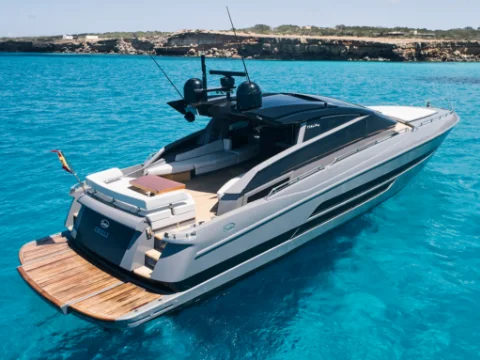 Yacht charter Ibiza Baia Italia 70 MY Chilli