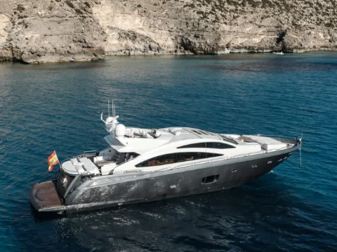 Yacht charter Ibiza Alvium Sunseeker Predator 84