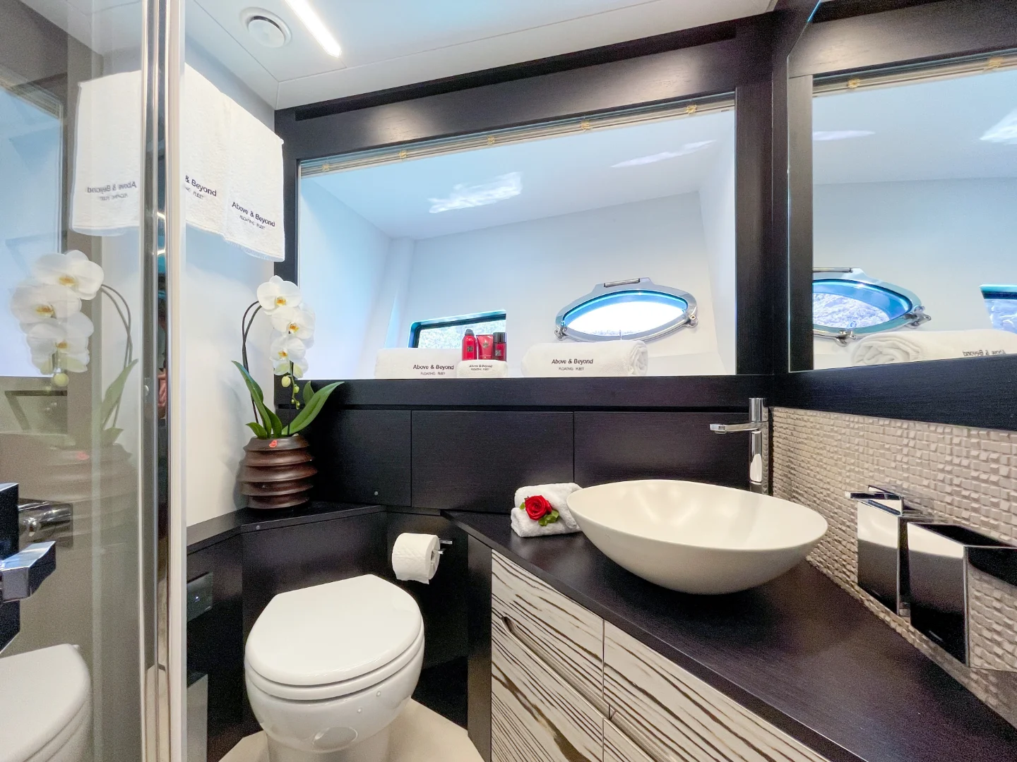 BEYOND | Pershing 8X - Photo 37