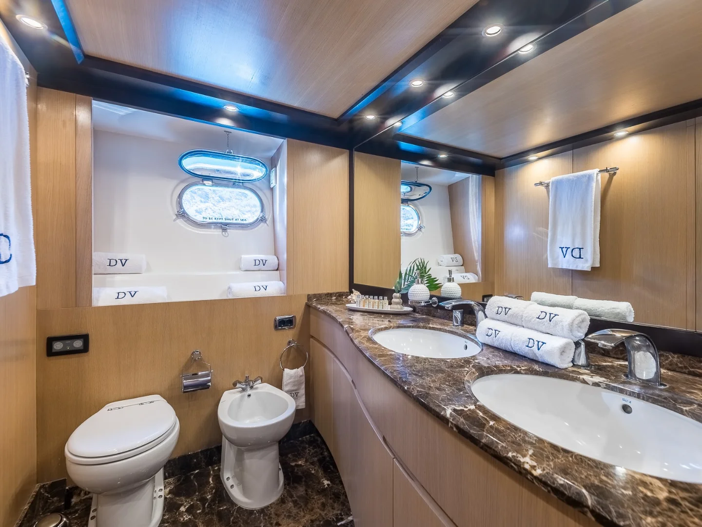 DOLCE VITA IV | Astondoa 102 GLX - Photo 30