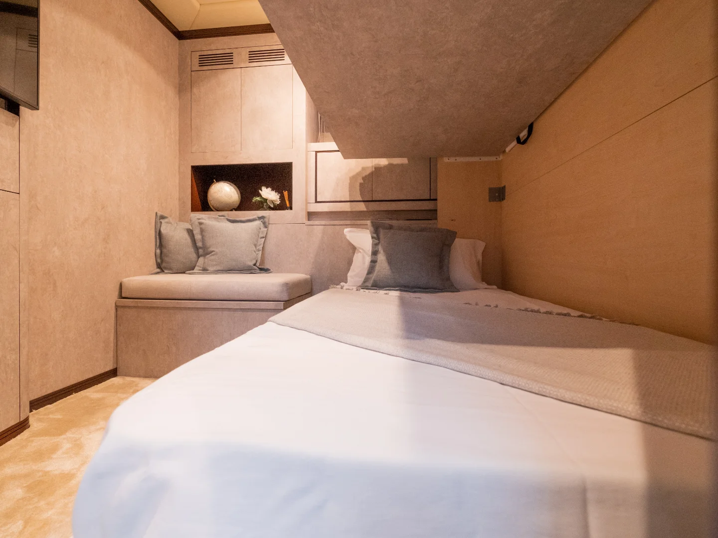 FIVE STARS | Mangusta 92 - Photo 36