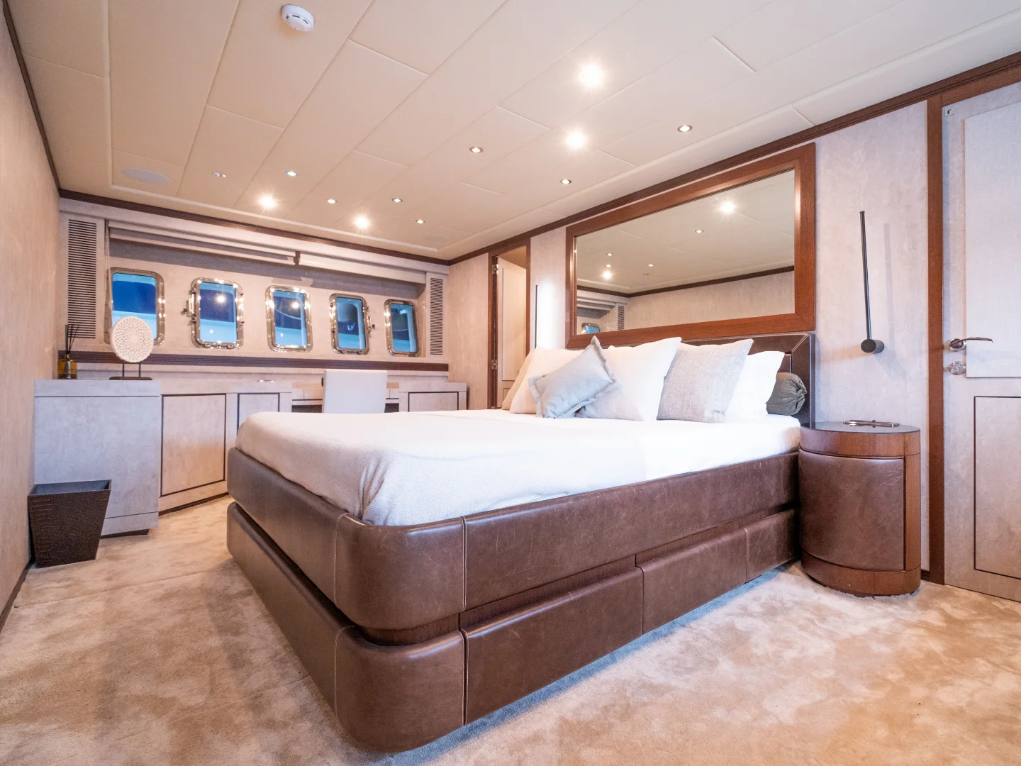 FIVE STARS | Mangusta 92 - Photo 21