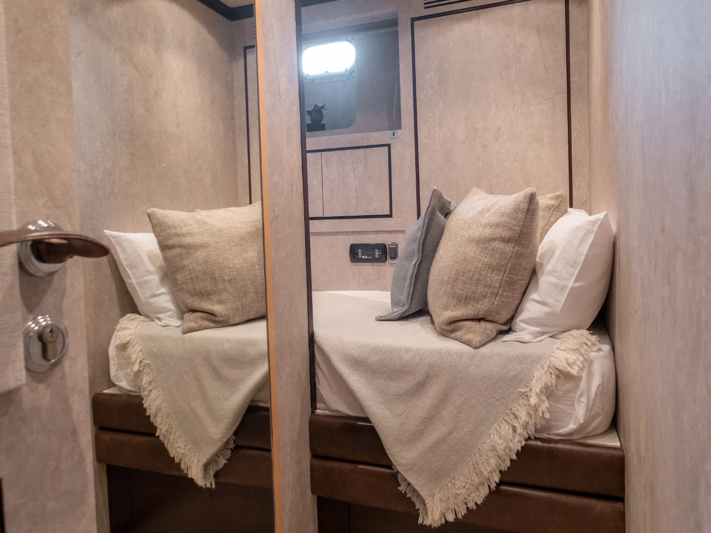FIVE STARS | Mangusta 92 - Photo 35