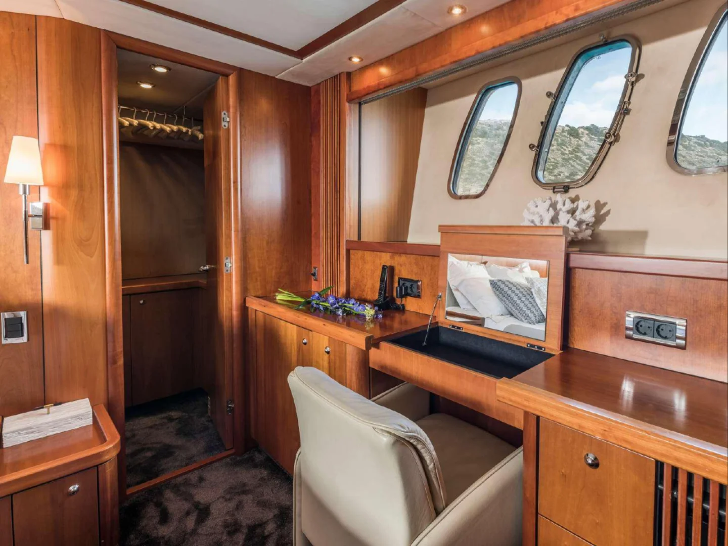 FROGGY | Sunseeker Predator 82 - Photo 21