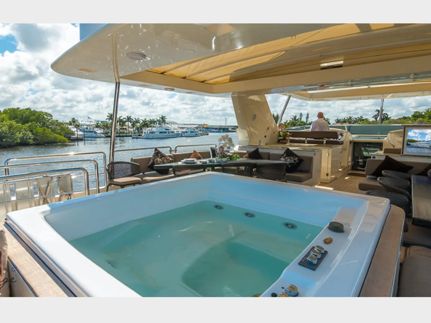 BABIECA | Azimut 105 - Photo 8