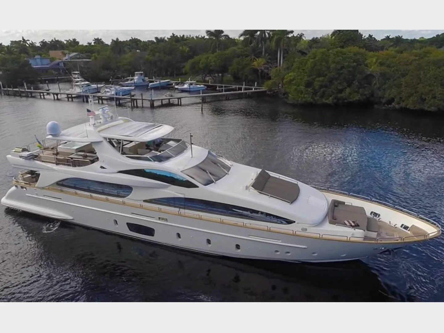 BABIECA | Azimut 105 - Photo 2