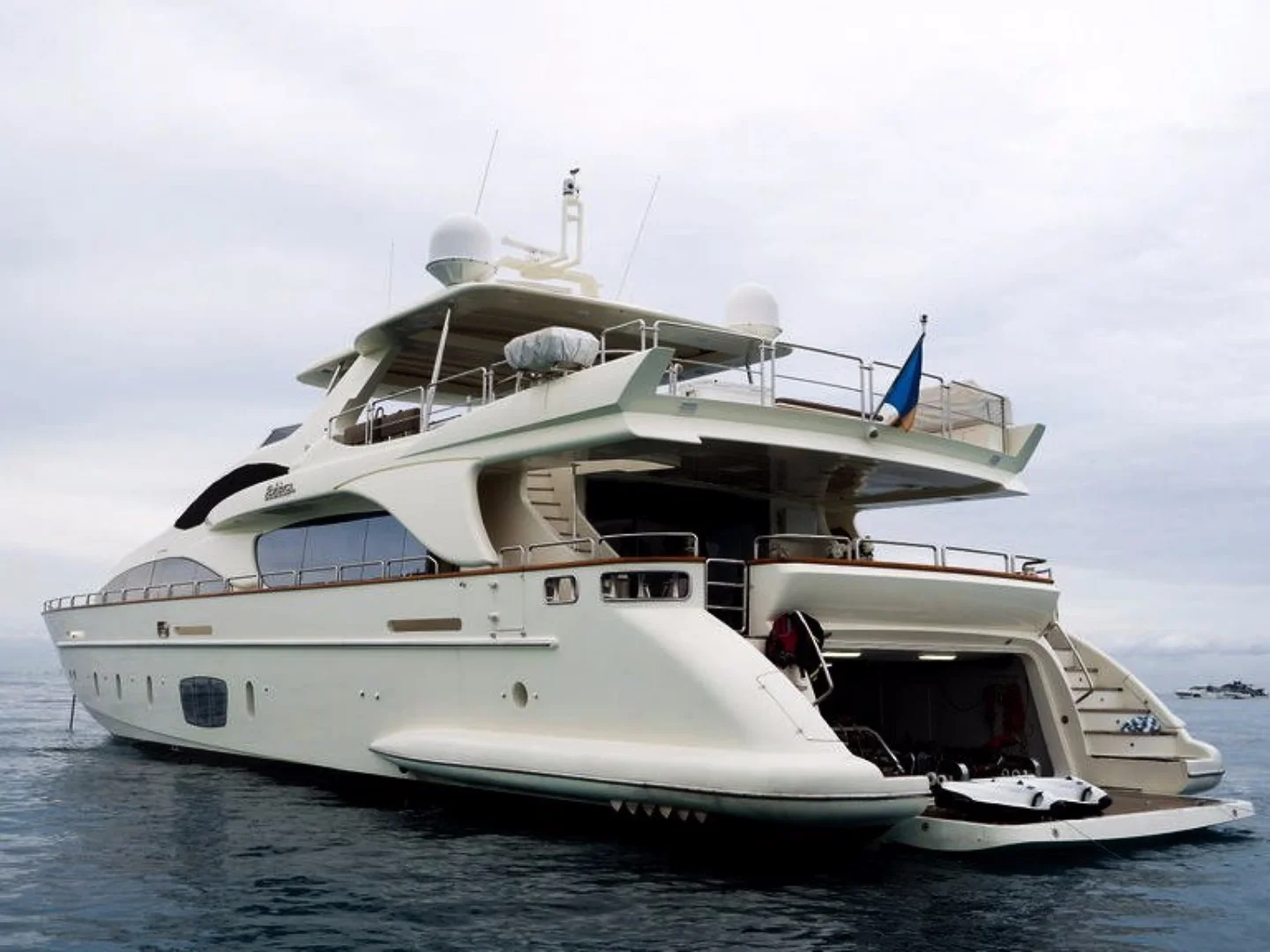 BABIECA | Azimut 105 - Photo 5