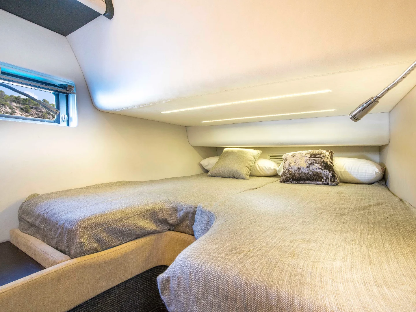 Windy 39 Camira 2018 for Sale  - Photo 11
