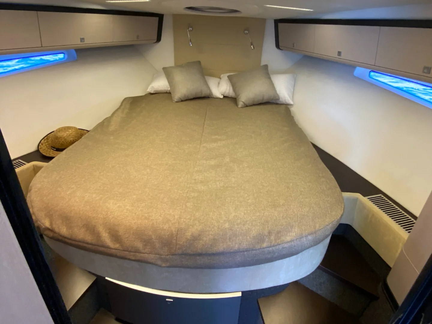 Windy 39 Camira 2018 for Sale  - Photo 8