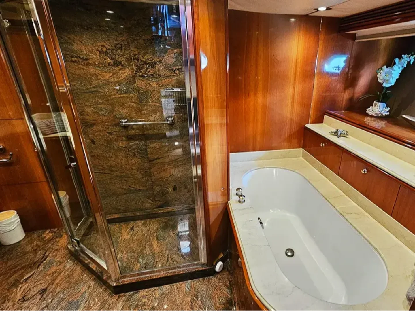 YCM105 | Sunseeker 105 - Photo 66