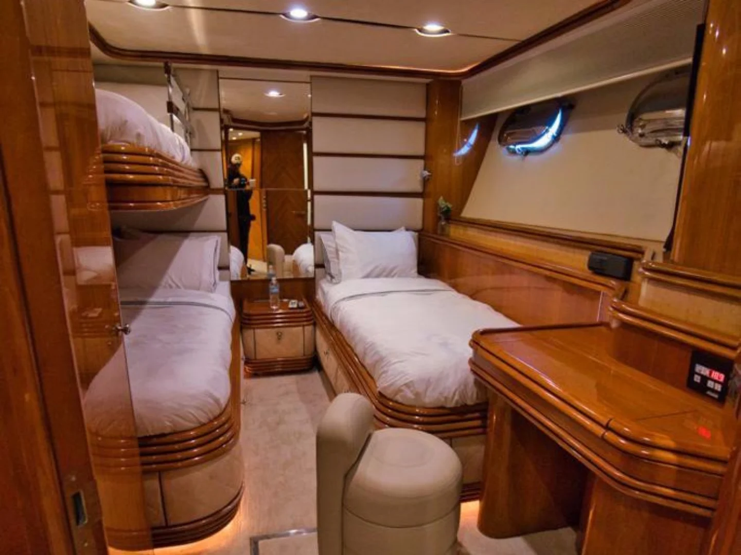 YCM105 | Sunseeker 105 - Photo 38