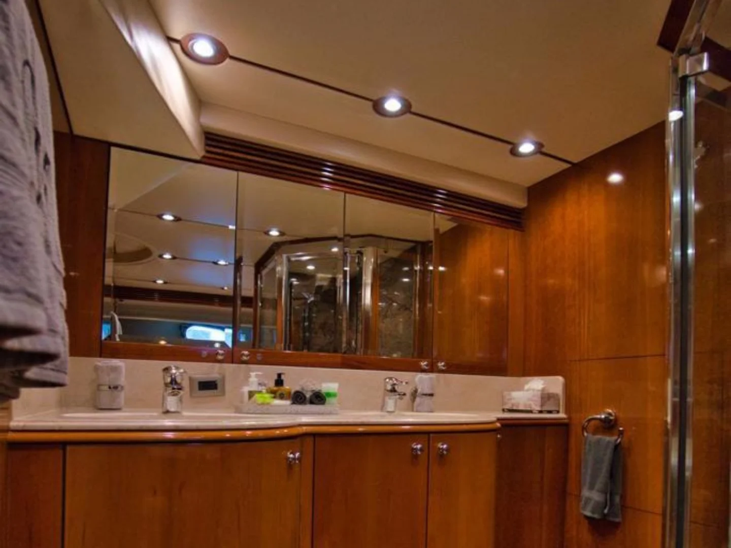 YCM105 | Sunseeker 105 - Photo 40