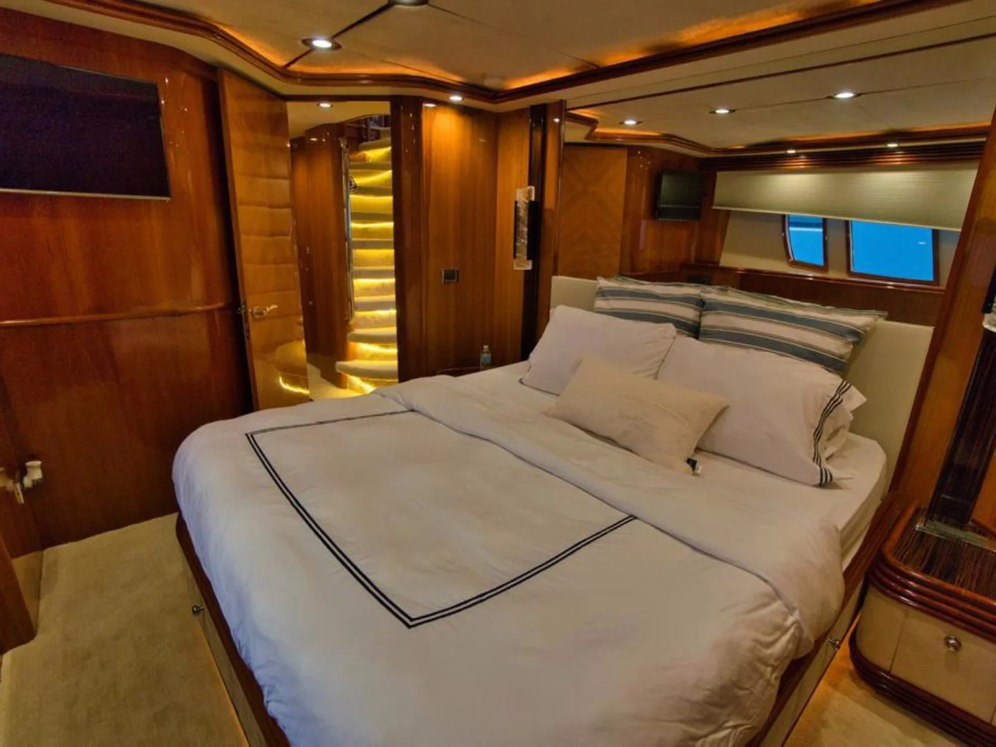 YCM105 | Sunseeker 105 - Photo 32