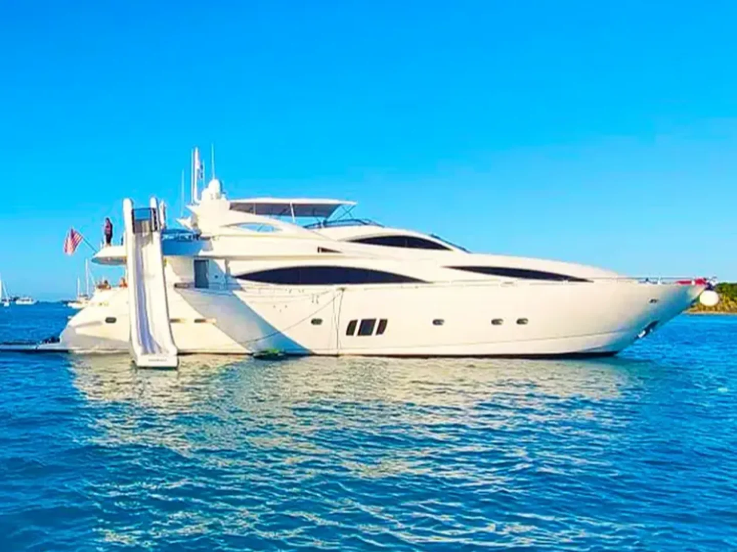 YCM105 | Sunseeker 105 - Photo 3