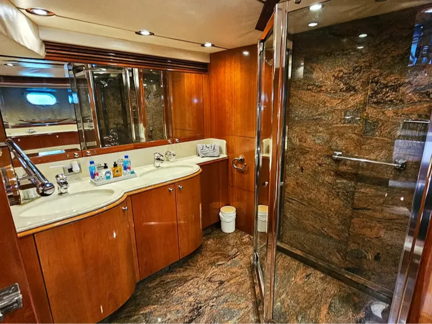 YCM105 | Sunseeker 105 - Photo 67