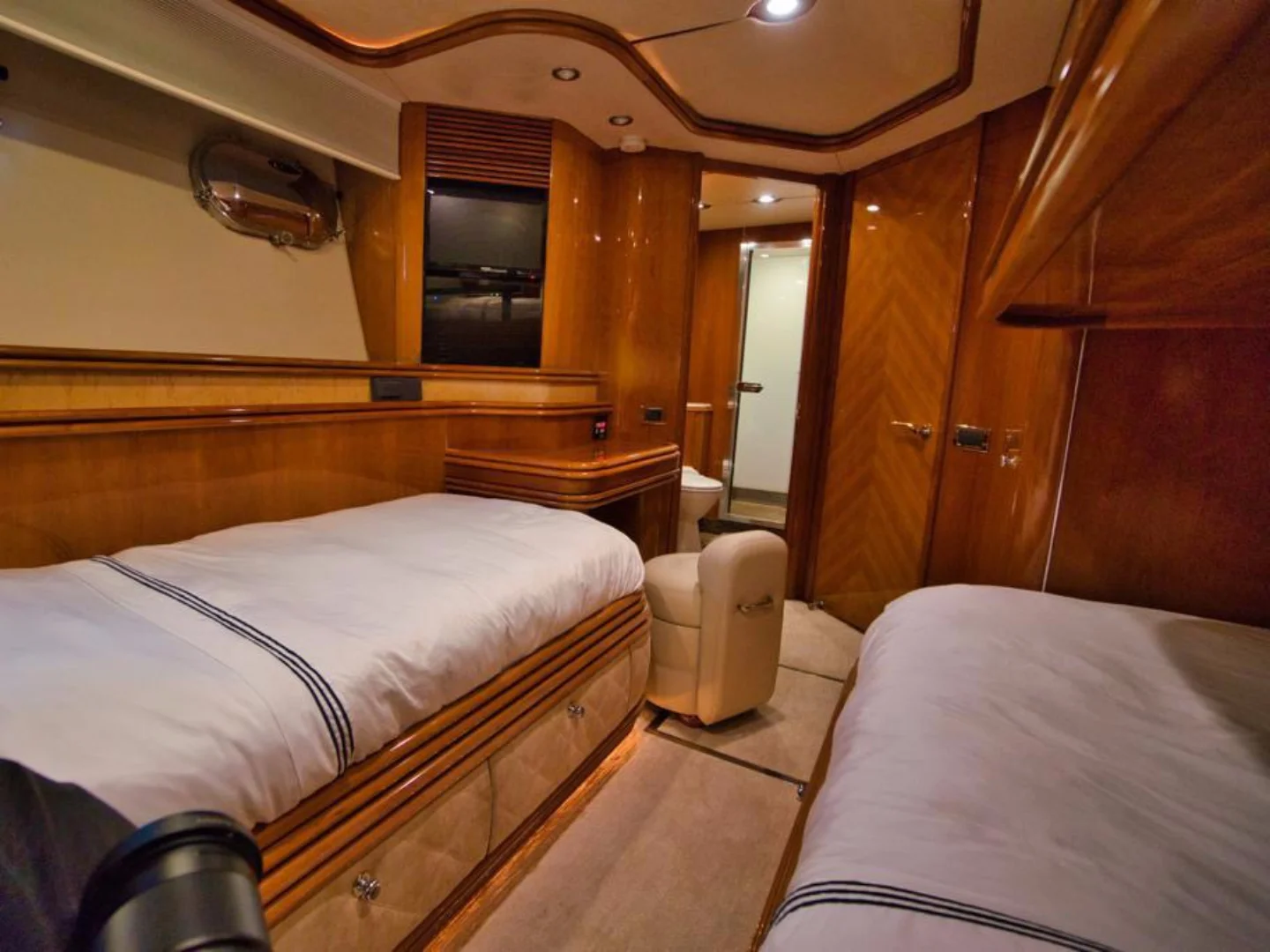 YCM105 | Sunseeker 105 - Photo 36