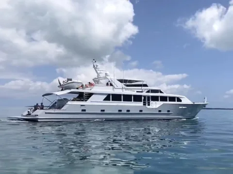 MY Independence 3 | Broward 112 | Luxury Yacht Charter Fort Lauderdale