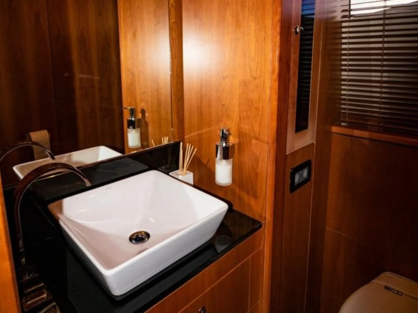 Sunseeker 86 Fly 2008 For sale - Photo 10