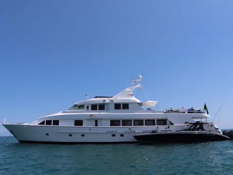 too shallow 130 hatteras luxury yacht charter miami