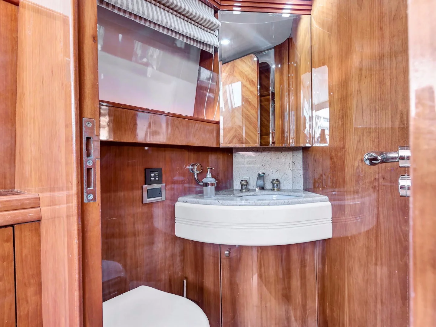 ELIZEE | Azimut 85 - Photo 28