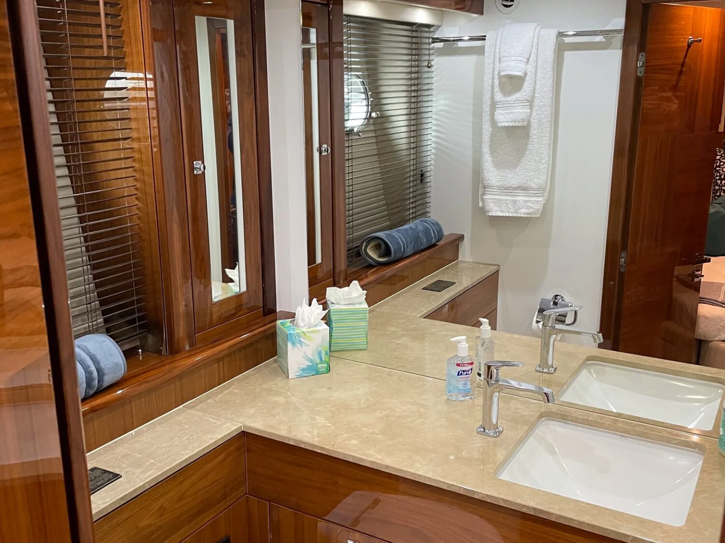 THE CABANA | Sunseeker 86 - Photo 47