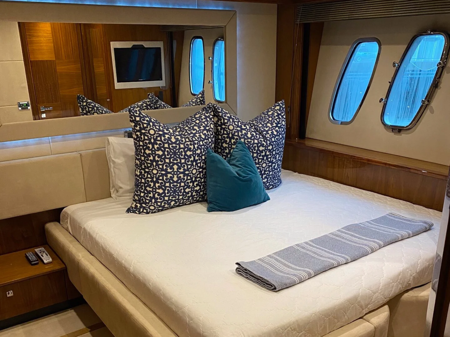 THE CABANA | Sunseeker 86 - Photo 48