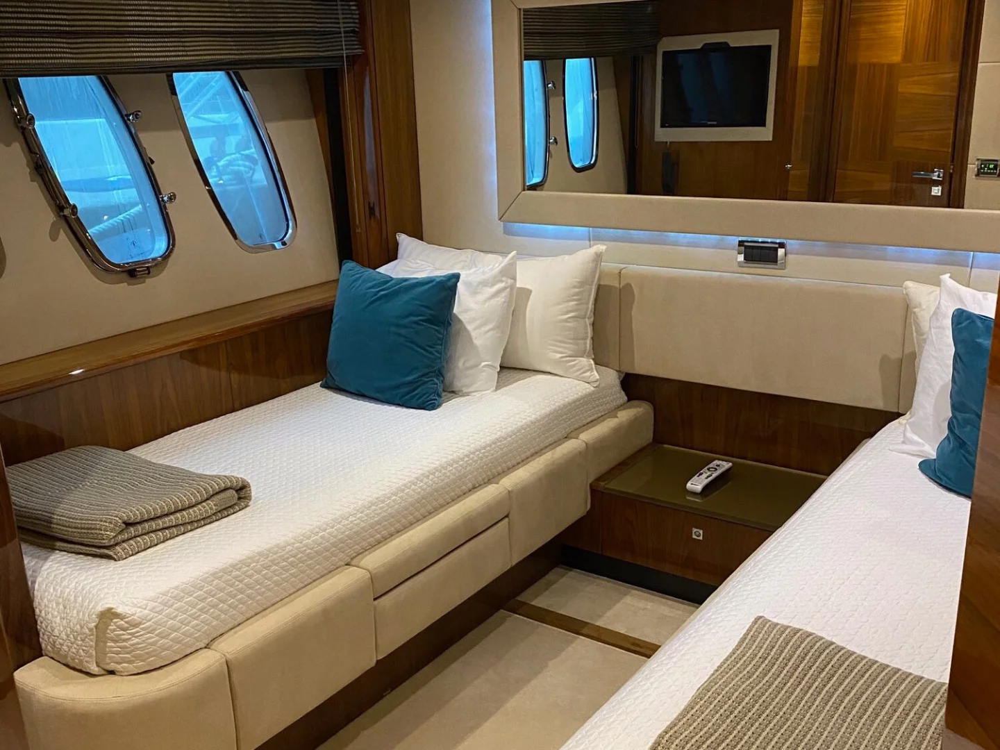THE CABANA | Sunseeker 86 - Photo 49