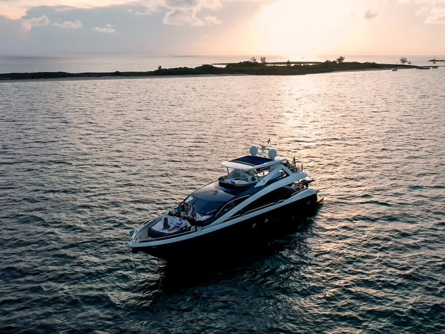 THE CABANA | Sunseeker 86 - Photo 3
