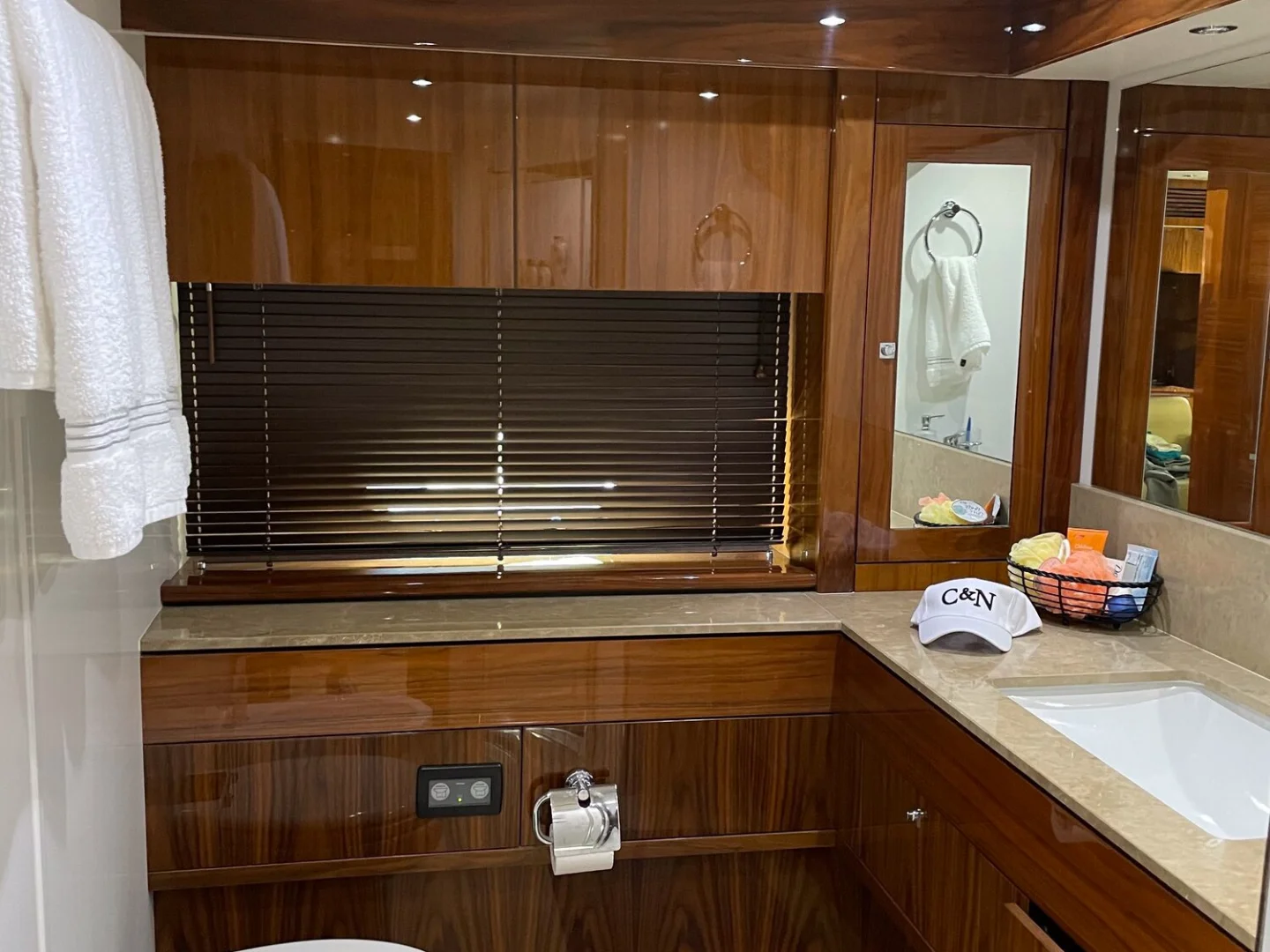 THE CABANA | Sunseeker 86 - Photo 52