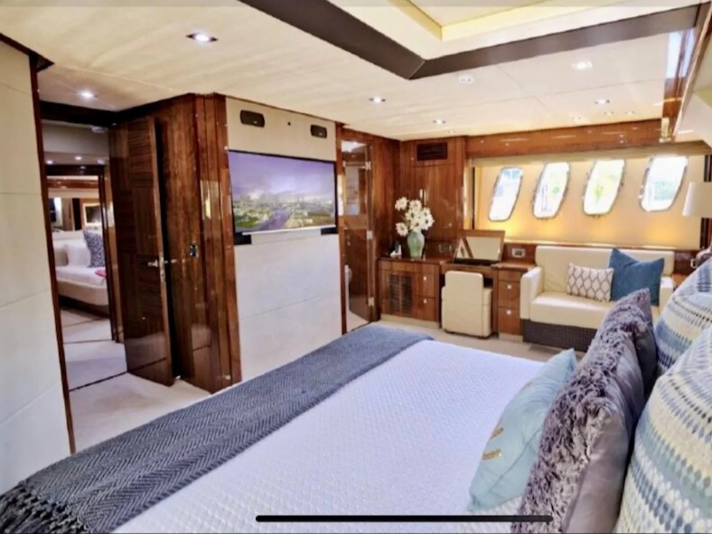 THE CABANA | Sunseeker 86 - Photo 39